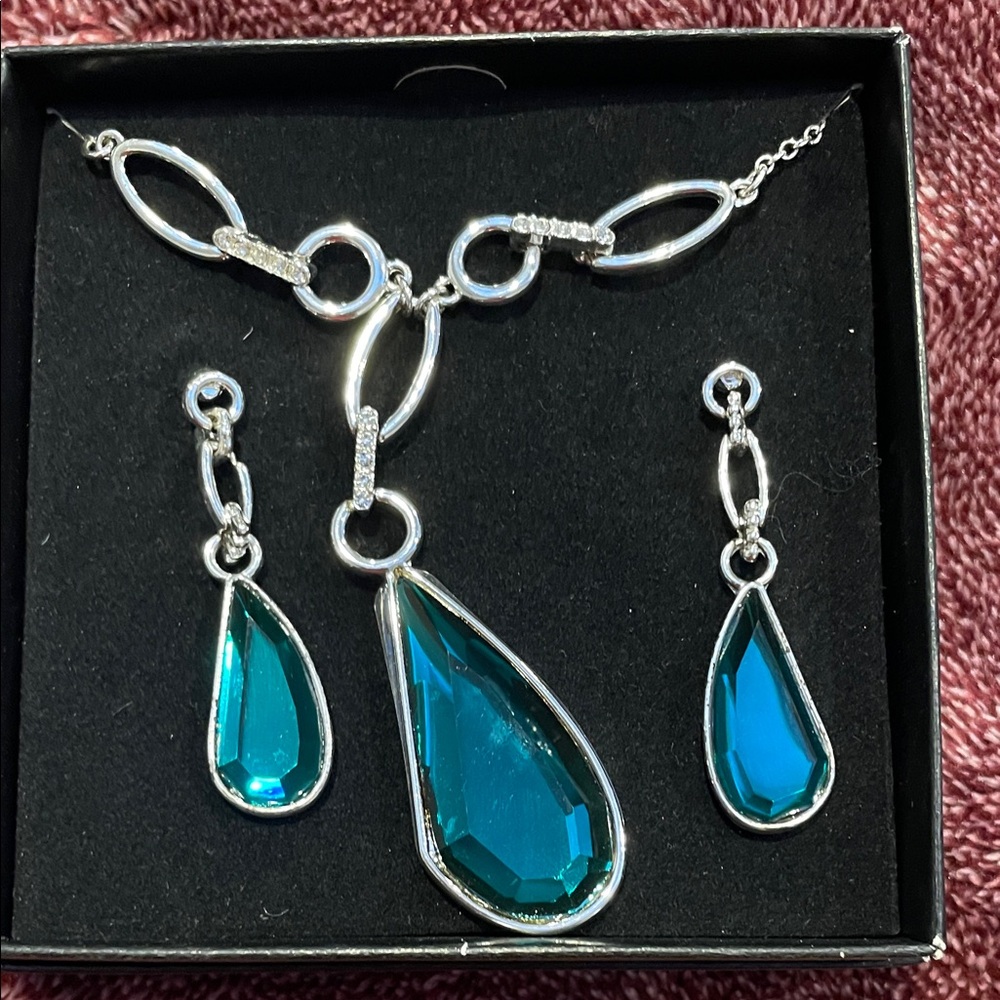 Avon Silver Necklace with Teal Accents
